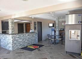 Super 8 by Wyndham Fort Madison 2