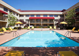 DoubleTree Suites by Hilton Cincinnati - Blue Ash 3