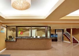 Super 8 by Wyndham Los Angeles Downtown 4