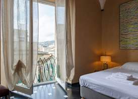 JOIVY Exclusive Flat for 7 near Cathedral of Genoa 2