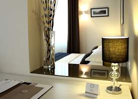 Stelle Hotel The Businest 5
