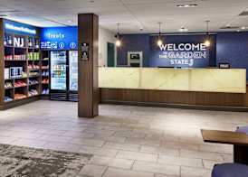 Hampton Inn Newark Airport 2