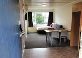 Stanley Apartments 5