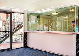 Rodeway Inn near Melrose Ave 2