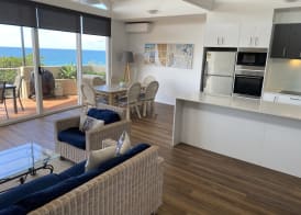 Aqua Promenade Beachfront Holiday Apartments 3