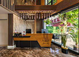 Airport Waves Hotel 5