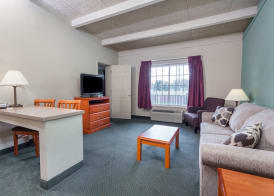 Days Inn & Suites by Wyndham Lexington 5