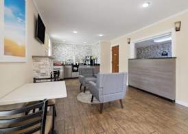 Days Inn by Wyndham Canton 5