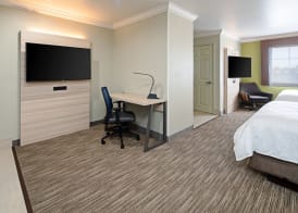Holiday Inn Express & Suites WATSONVILLE by IHG 4