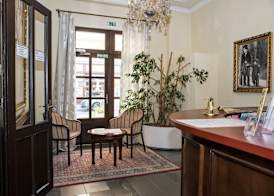 Hotel Reverie - Dependance, Check-in at Metropolitan Star 5