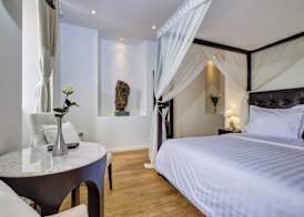 Dolphin Suites 4