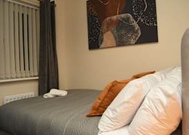 Warrington Suites by Relax Stays 5