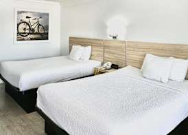 Days Inn by Wyndham Near City Of Hope 4