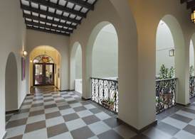 Decanter Hotel 2