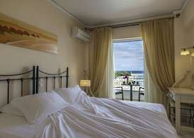 Oasis Beach Hotel 5