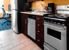 TownePlace Suites by Marriott Bakersfield West 4
