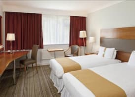 Holiday Inn NEWPORT by IHG 5