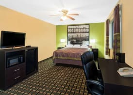 Super 8 by Wyndham Marietta 4