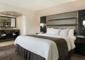 Days Inn by Wyndham Downey 4