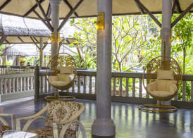 Let's Hyde Pattaya Resort & Villas - Pool Cabanas 4