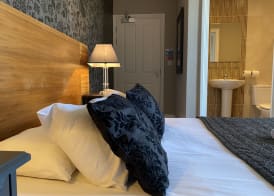 Number One Hundred Bed And Breakfast 2