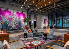 Moxy Bangkok Ratchaprasong 5