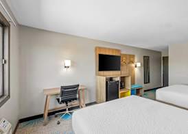 Days Inn & Suites by Wyndham Des Moines Airport 4