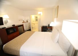 Travelodge by Wyndham Burbank-Glendale 4