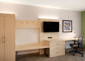 Holiday Inn Express & Suites FT MYERS BEACH-SANIBEL GATEWAY by IHG 5