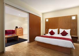 Ramada Encore by Wyndham Geneva 5