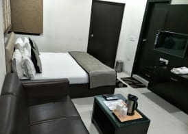 Hotel Mandakini Lush 3