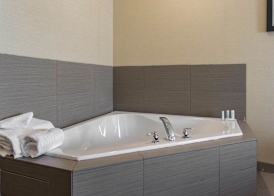Comfort Inn & Suites Fox Creek 2