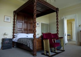 Coed Mawr Hall Bed & Breakfast 2