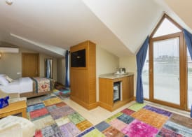 Obelisk Hotel & Suites 5