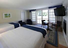 Colonial Inn Harbor Springs 4