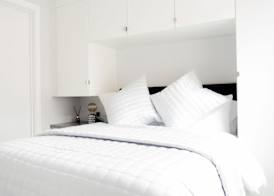 Speare's Den - 2BR Apartment, Heart of Town, Parking, Sleeps 4 5