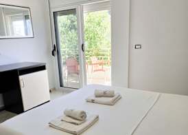 Azure Hotel Dhermi 2