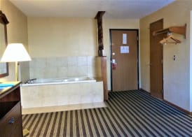 Super 8 by Wyndham Iowa Falls 3