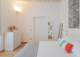Wine Not Apartment in Como City Centre 2