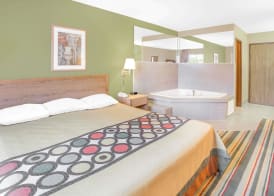 Super 8 by Wyndham East Moline 5