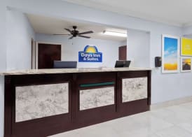 Days Inn & Suites by Wyndham Siler City 2