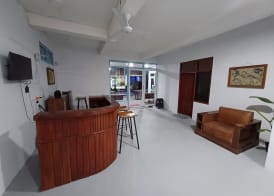 Komodo Indah Hotel and Hostel 4