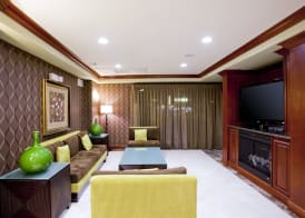 Holiday Inn Express & Suites WOODLAND HILLS by IHG 2