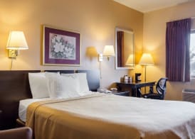 Econo Lodge Luverne I-90 4