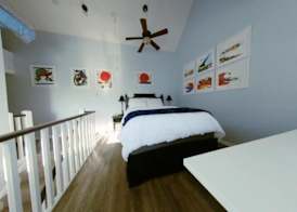 Artistic Hillside Loft 2