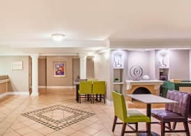 Baymont by Wyndham Fort Myers Central 2
