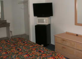 Camlot Inn Motel 4