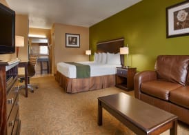 SureStay Hotel by Best Western Floresville 5