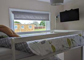 2 Bed Chalet - Sleeps 5 - Free Parking - Tv 3