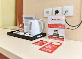RedDoorz Plus near Mall Bali Galeria 2 4